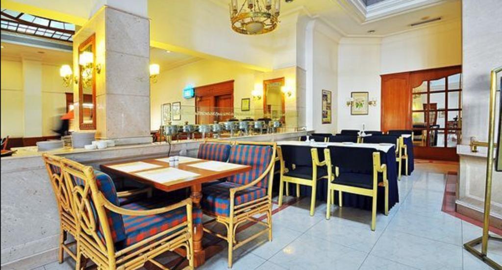 Готель Abad Atrium Kochi Екстер'єр фото