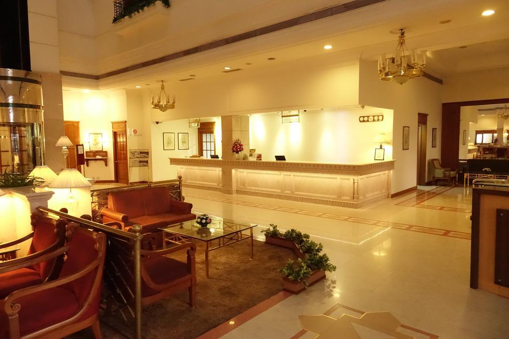 Готель Abad Atrium Kochi Екстер'єр фото
