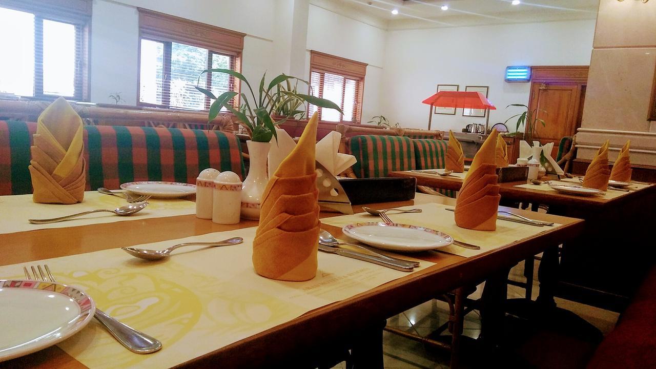 Готель Abad Atrium Kochi Екстер'єр фото