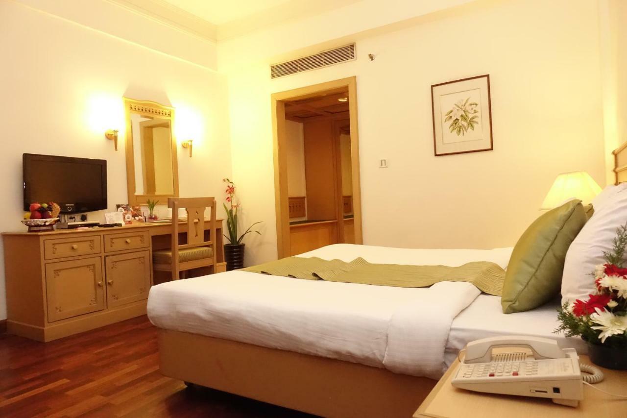 Готель Abad Atrium Kochi Екстер'єр фото